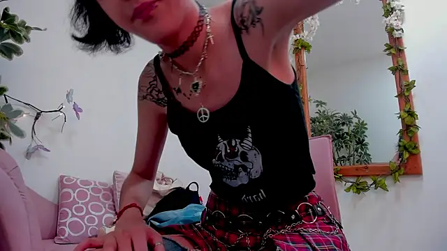 BonnieCute  online show from April 5, 12:06 am