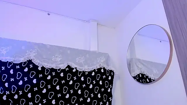 Snapshot of BonnieCute_ chatting on June 14, 12:40 am BonnieCute online show from June 14, 12:40 am