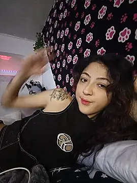 Snapshot of BonnieCute_ chatting on July 18, 5:16 am BonnieCute online show from July 18, 5:16 am