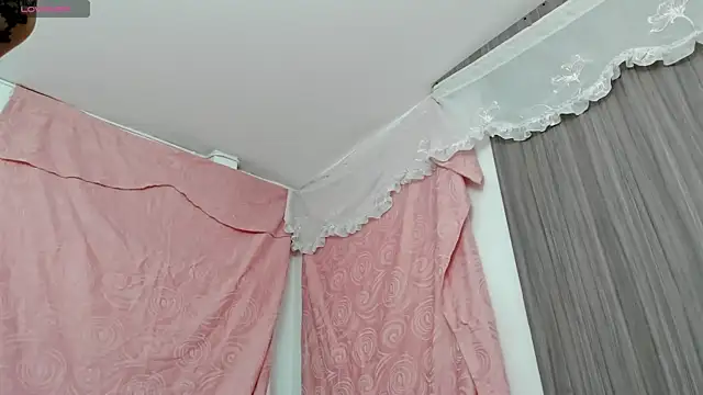 Snapshot of BonnieCute_ chatting on September 21, 11:43 pm BonnieCute online show from September 21, 11:43 pm