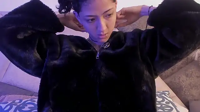 Snapshot of BonnieCute_ chatting on March 5, 11:38 am BonnieCute online show from March 5, 11:38 am