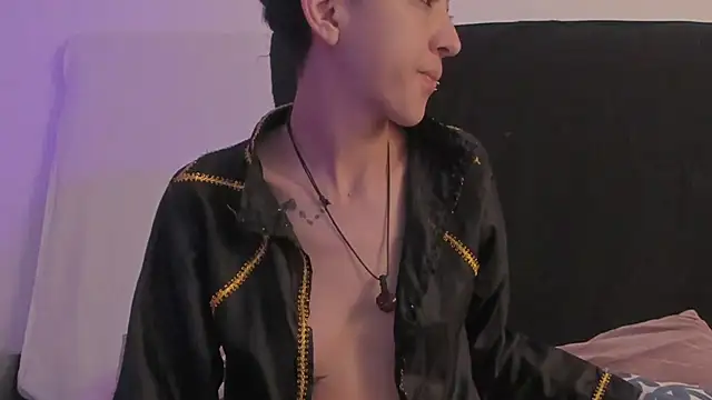 Snapshot of BonnieCute_ chatting on March 8, 11:37 am BonnieCute online show from March 8, 11:37 am