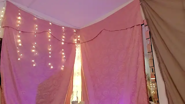 Snapshot of BonnieCute_ chatting on November 8, 1:09 am BonnieCute online show from November 8, 1:09 am