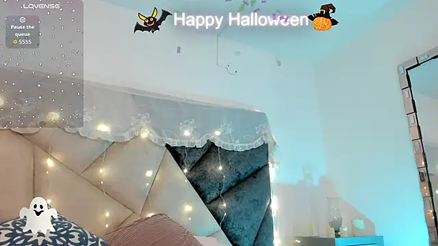 Snapshot of BonnieCute_ chatting on October 31, 11:44 pm BonnieCute online show from October 31, 11:44 pm