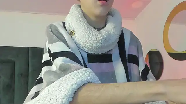 Snapshot of BonnieCute_ chatting on March 2, 11:41 am BonnieCute online show from March 2, 11:41 am
