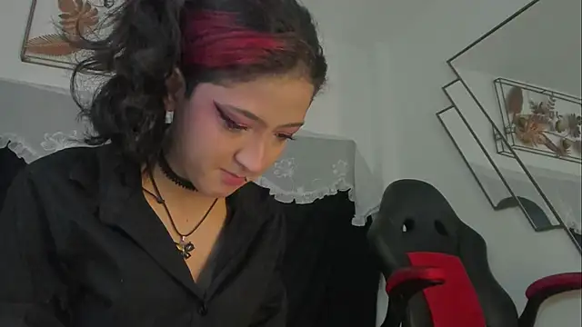 Snapshot of BonnieCute_ chatting on November 4, 11:41 pm BonnieCute online show from November 4, 11:41 pm