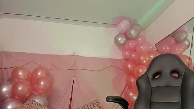 Snapshot of BonnieCute_ chatting on March 12, 11:43 am BonnieCute online show from March 12, 11:43 am
