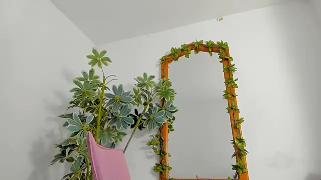 BonnieCute  online show from February 25, 11:37 pm