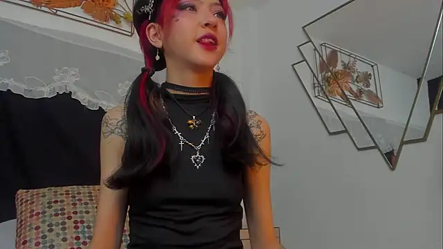 Snapshot of BonnieCute_ chatting on November 3, 11:41 pm BonnieCute online show from November 3, 11:41 pm