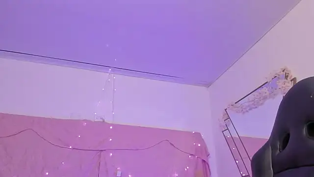 Snapshot of BonnieCute_ chatting on February 21, 11:44 am BonnieCute online show from February 21, 11:44 am