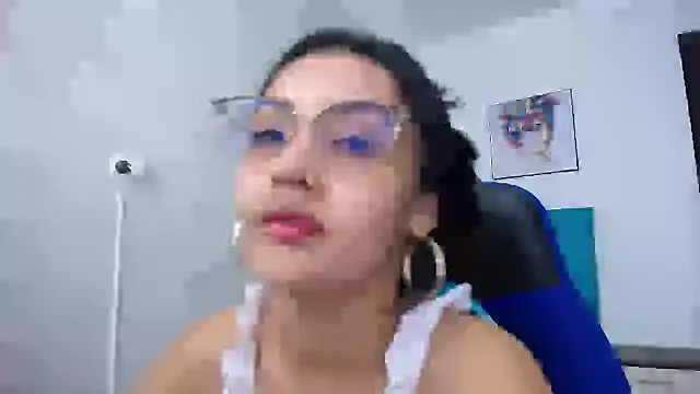 Snapshot of antonella_sweetlittle chatting on February 27, 12:23 pm antonella sweetlittle online show from February 27, 12:23 pm