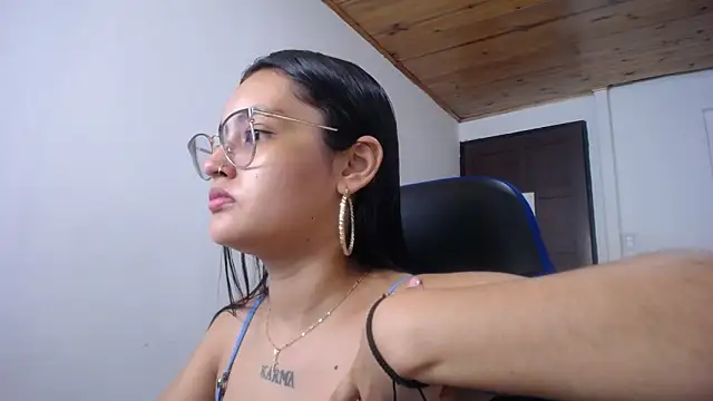 Snapshot of antonella_sweetlittle chatting on September 24, 12:22 pm antonella sweetlittle online show from September 24, 12:22 pm