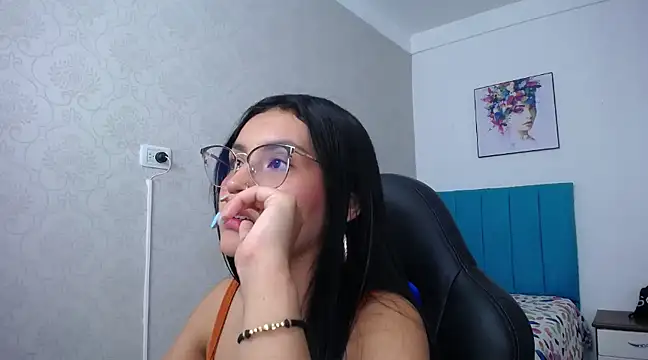 Snapshot of antonella_sweetlittle chatting on March 21, 6:40 pm antonella sweetlittle online show from March 21, 6:40 pm