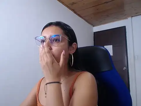 Snapshot of antonella_sweetlittle chatting on October 8, 12:50 pm antonella sweetlittle online show from October 8, 12:50 pm
