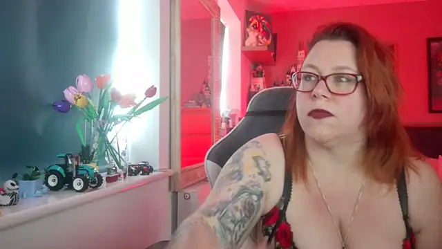 NikiDeeOfficial online show from May 12, 11:16 am