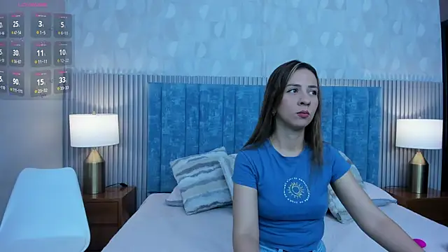 Snapshot of Ivi_Akina chatting on December 22, 6:19 pm Ivi Akina online show from December 22, 6:19 pm