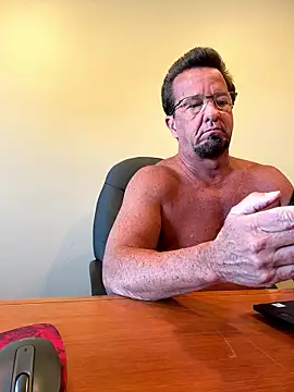 sluttydylan online show from January 16, 9:30 pm