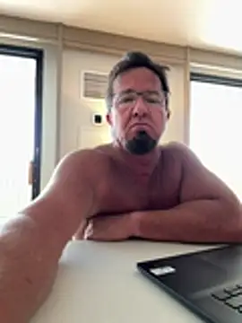 sluttydylan online show from April 7, 9:49 pm