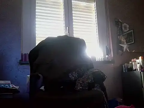 Snapshot of LadyVenere chatting on October 12, 3:35 pm LadyVenere online show from October 12, 3:35 pm