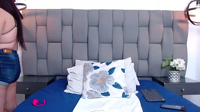 Snapshot of KattaGoez chatting on March 10, 11:45 am KattaGoez online show from March 10, 11:45 am