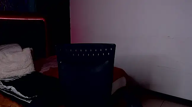 Snapshot of athena_rossi chatting on March 13, 5:00 am athena rossi online show from March 13, 5:00 am