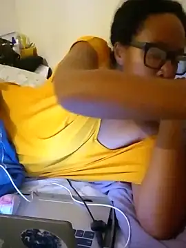 Snapshot of madamsensuale chatting on November 2, 1:21 am madamsensuale online show from November 2, 1:21 am