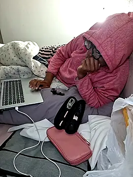 Snapshot of madamsensuale chatting on November 17, 2:59 am madamsensuale online show from November 17, 2:59 am