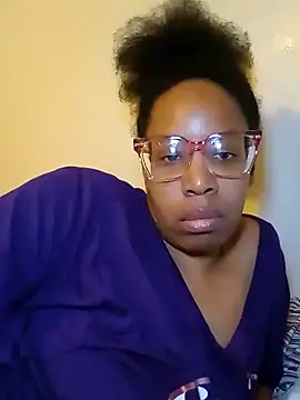 Snapshot of madamsensuale chatting on February 13, 2:01 am madamsensuale online show from February 13, 2:01 am