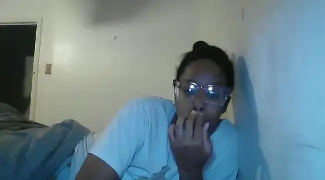 Snapshot of madamsensuale chatting on December 7, 6:48 am madamsensuale online show from December 7, 6:48 am