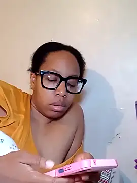 Snapshot of madamsensuale chatting on February 9, 1:44 am madamsensuale online show from February 9, 1:44 am