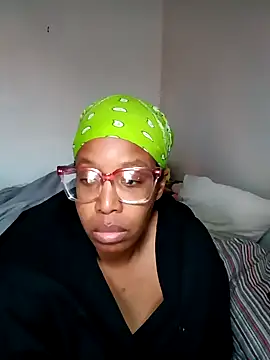 Snapshot of madamsensuale chatting on January 4, 9:31 pm madamsensuale online show from January 4, 9:31 pm