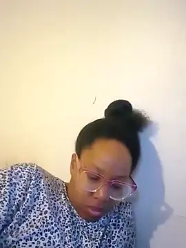 Snapshot of madamsensuale chatting on January 19, 11:00 pm madamsensuale online show from January 19, 11:00 pm