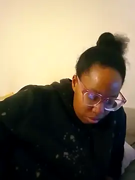 Snapshot of madamsensuale chatting on January 2, 3:05 am madamsensuale online show from January 2, 3:05 am