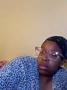 Snapshot of madamsensuale chatting on January 7, 1:49 am madamsensuale online show from January 7, 1:49 am