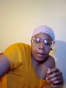 Snapshot of madamsensuale chatting on February 27, 1:41 am madamsensuale online show from February 27, 1:41 am