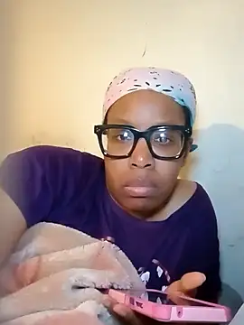 Snapshot of madamsensuale chatting on March 17, 11:57 pm madamsensuale online show from March 17, 11:57 pm