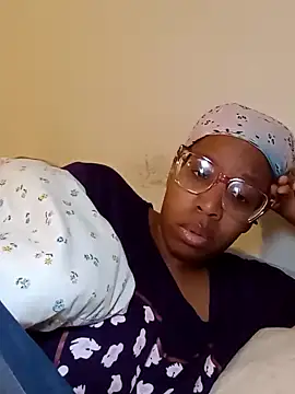 Snapshot of madamsensuale chatting on March 19, 4:02 pm madamsensuale online show from March 19, 4:02 pm