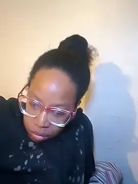 Snapshot of madamsensuale chatting on January 10, 7:35 am madamsensuale online show from January 10, 7:35 am