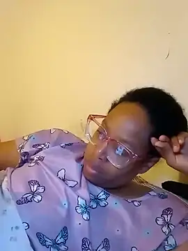 Snapshot of madamsensuale chatting on February 20, 6:28 am madamsensuale online show from February 20, 6:28 am