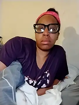 Snapshot of madamsensuale chatting on March 22, 6:22 am madamsensuale online show from March 22, 6:22 am