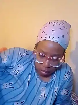 Snapshot of madamsensuale chatting on January 7, 11:35 pm madamsensuale online show from January 7, 11:35 pm