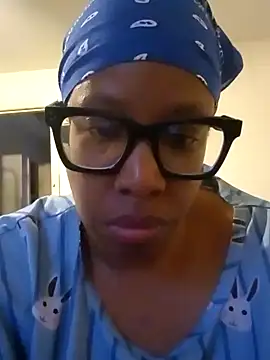 Snapshot of madamsensuale chatting on December 30, 9:29 pm madamsensuale online show from December 30, 9:29 pm