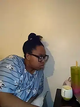 Snapshot of madamsensuale chatting on January 3, 10:19 pm madamsensuale online show from January 3, 10:19 pm