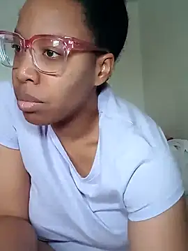 Snapshot of madamsensuale chatting on March 1, 9:15 pm madamsensuale online show from March 1, 9:15 pm