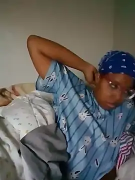 Snapshot of madamsensuale chatting on December 31, 8:23 pm madamsensuale online show from December 31, 8:23 pm