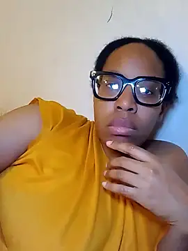 Snapshot of madamsensuale chatting on February 4, 3:00 am madamsensuale online show from February 4, 3:00 am