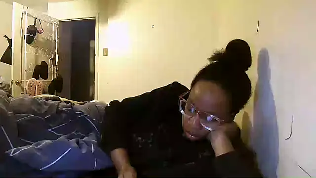 Snapshot of madamsensuale chatting on March 14, 12:07 pm madamsensuale online show from March 14, 12:07 pm