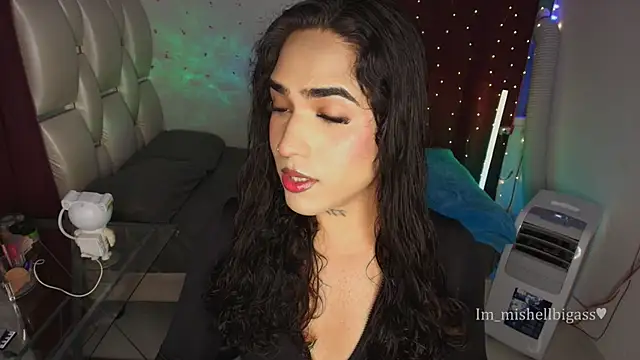 Snapshot of im_mishellbigass chatting on July 1, 1:39 am im mishellbigass online show from July 1, 1:39 am