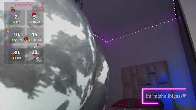 im mishellbigass online show from October 1, 4:28 am