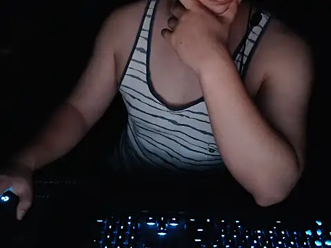 Snapshot of thealfawolf01 chatting on May 23, 5:17 am thealfawolf01 online show from May 23, 5:17 am